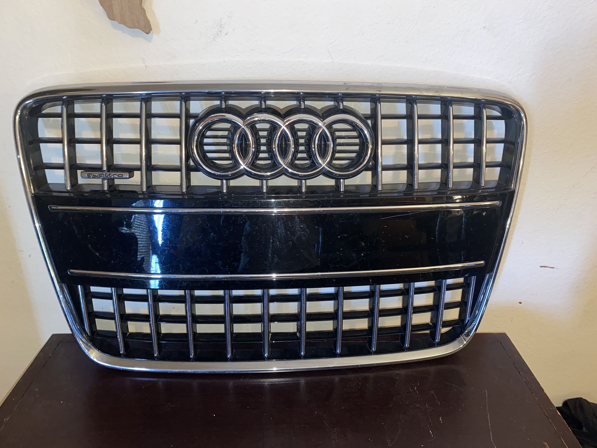 Audi Q7 (2010; 2011; 2012; 2013; 2014; 2015) Grille (Upper) - 4L0853651HT94. Grille. Gloss black. Grill. OEM -$600 OBO
