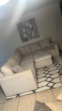 White sectional with chaise
