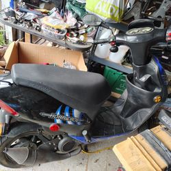 09 Keewayhurrican50 Moped