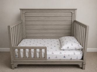 Simmons Kids Crib and Dresser