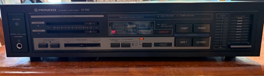 Pioneer stereo amplifier model SA-1060