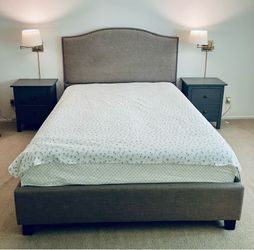 Queen bed/frame/mattress with dressers