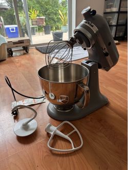 KitchenAid Artisan 5-Quart Stand Mixer (Matte Gray) – Excellent Condition