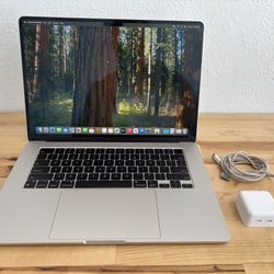 Like new 2024 M3 MacBook Air 15-inch 8GB / 256GB. 