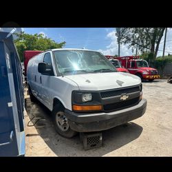 ASIS  2014 CHEVY 2500 180KMILES TOW TRUCK PICK UP 👇 NEEDS A STARTER  