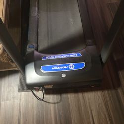 Like New Used 20 Times HORIZON TREADMILL WITH BUILT IN FAN WIFI 10 SWITCHES HIGHEST INCLINE 