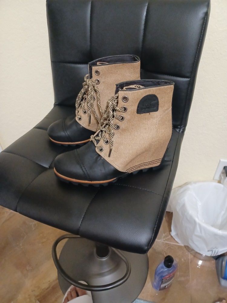 Sorel Woman Prenium Wedge Booties