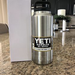 Yeti 36 Oz Sports Bottle (New In Box) for Sale in Menifee, CA - OfferUp