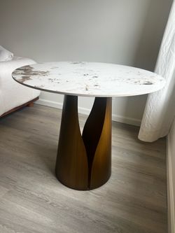 Povison round marble top table