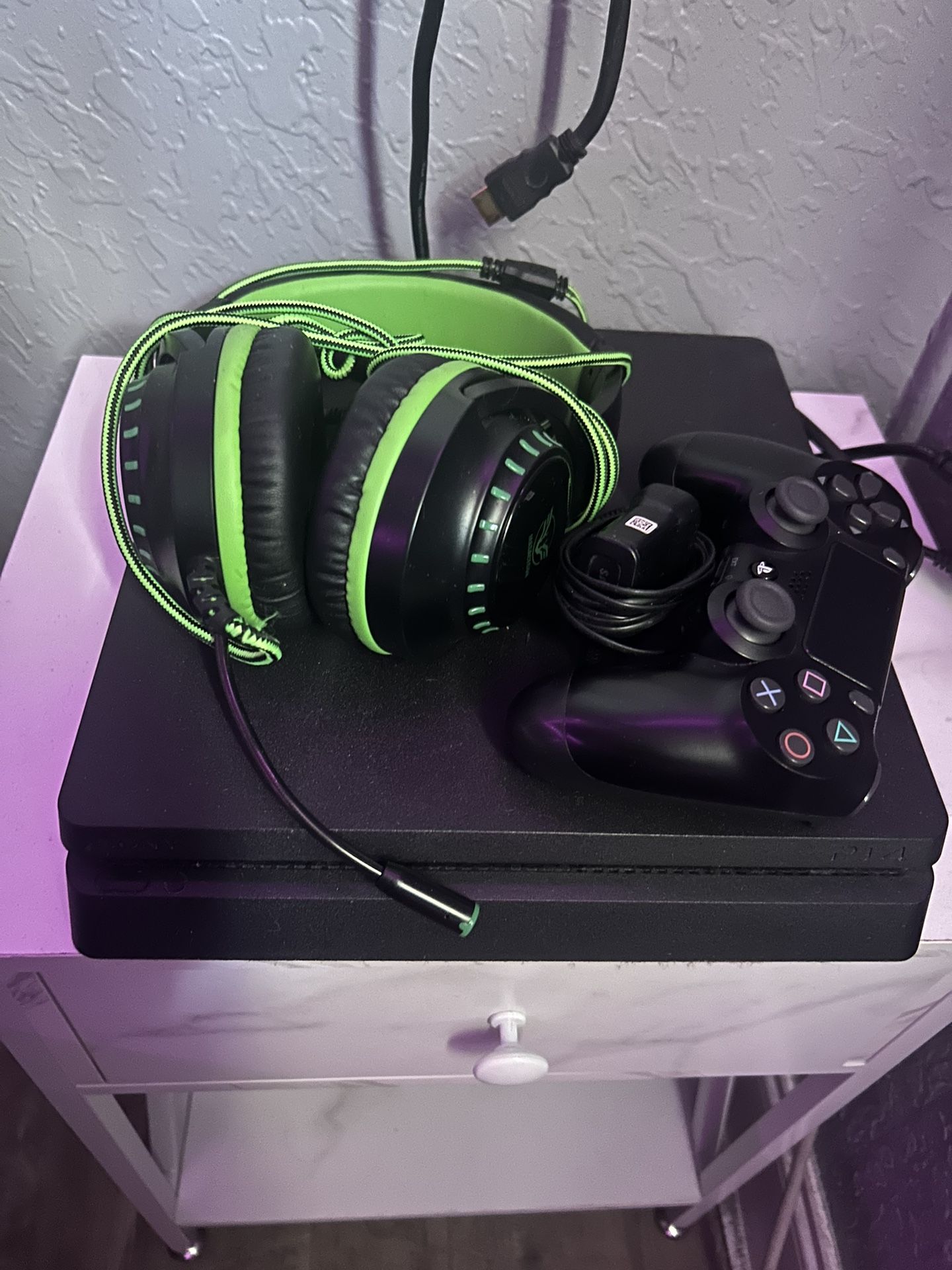 Playstation 4 (PS4)