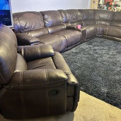 6 Piece Brown Leather Sectional With Additional Recliner.