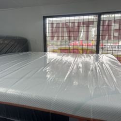 CALIFORNIA KING SIZE TEMPURPEDIC LUXEADAPT (FIRM) MATTRESS & BOX SPRINGS BED SET