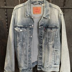 Levi’s Fitted Denim Jacket Like New