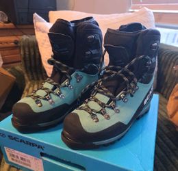 Scarpa Mont Blanc Pro GTX Mountaineering Boot - Women's size 8