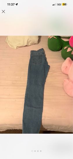 Women’s Levi’s jeans