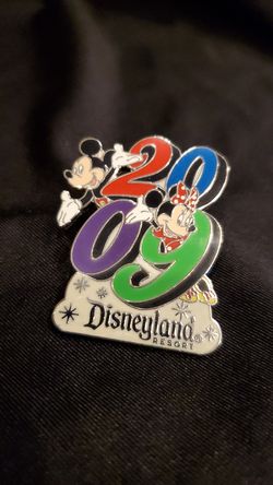 Mickey and Minnie disney trading pin