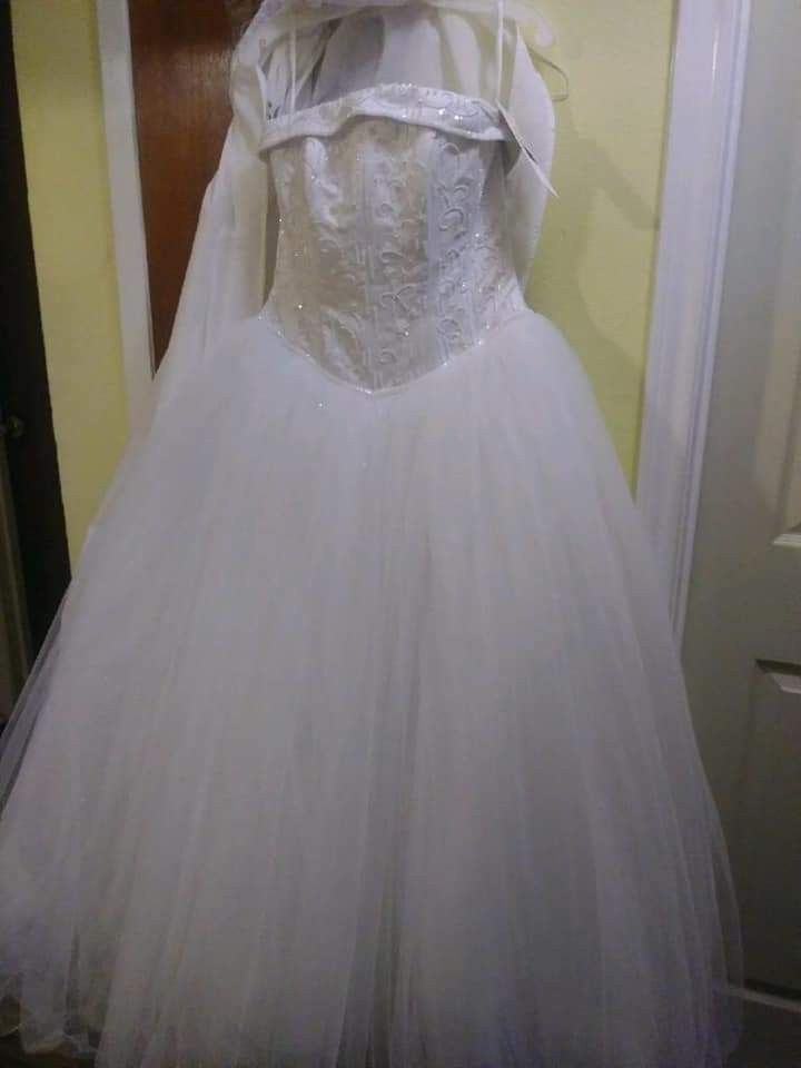 Beautiful Wedding Dress (NEW)