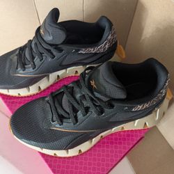 Size 6 Reebok Sneakers