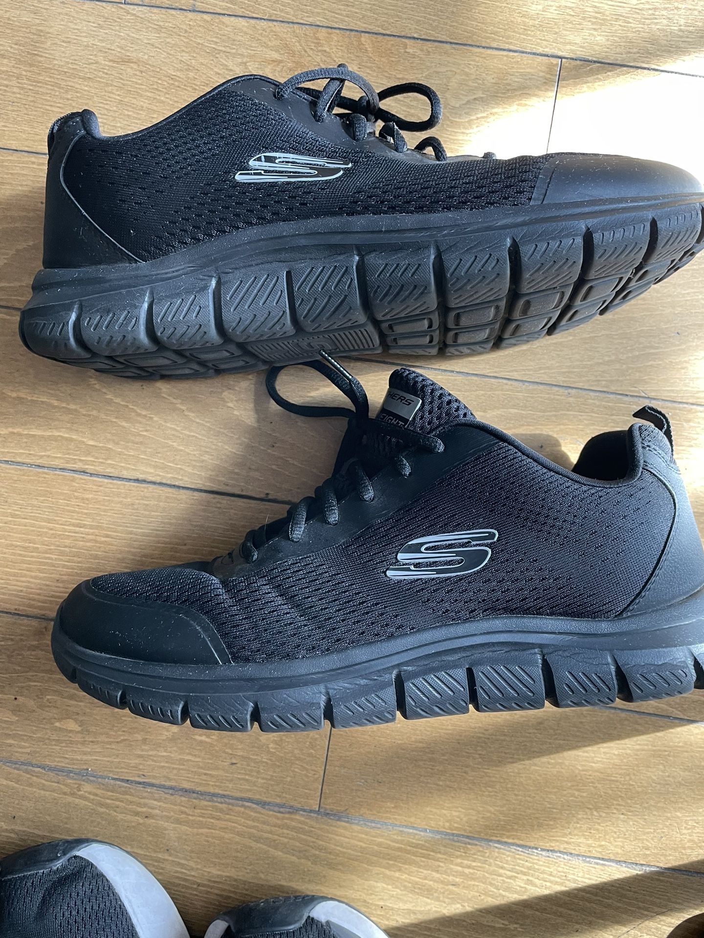 Skechers lite weight size 10.5 men’s used once’s