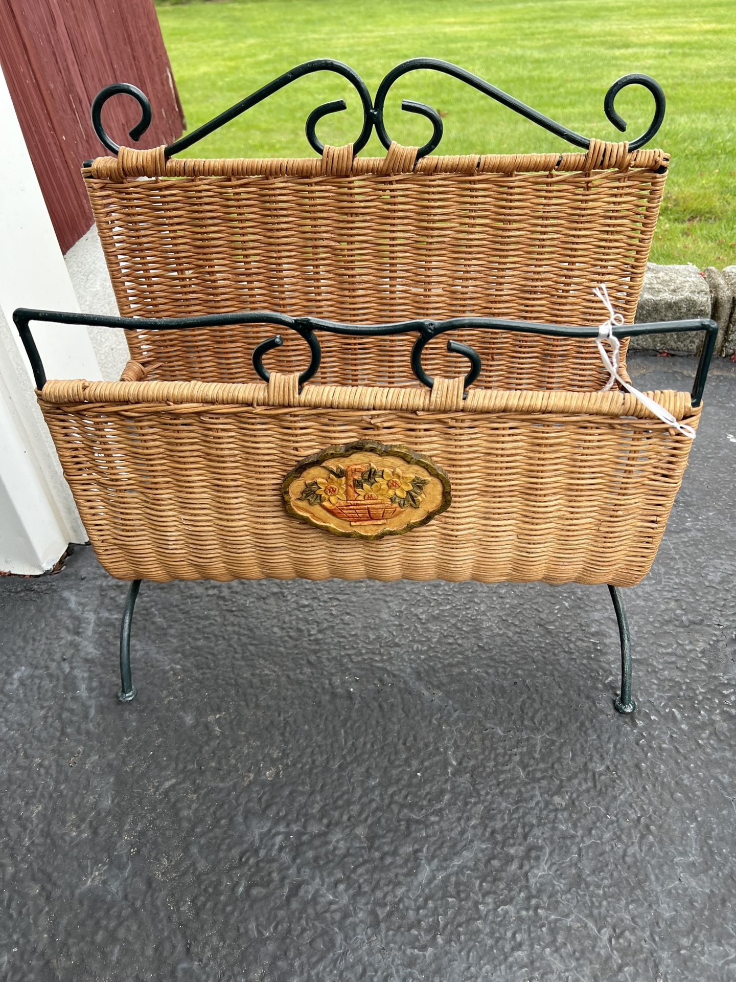 Wicker magazine Rack
