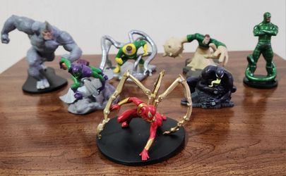 Superheroes figurines