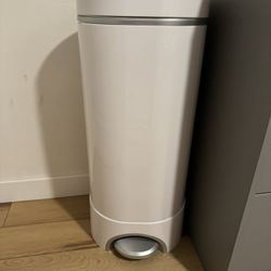 Munchkin Diaper Pail