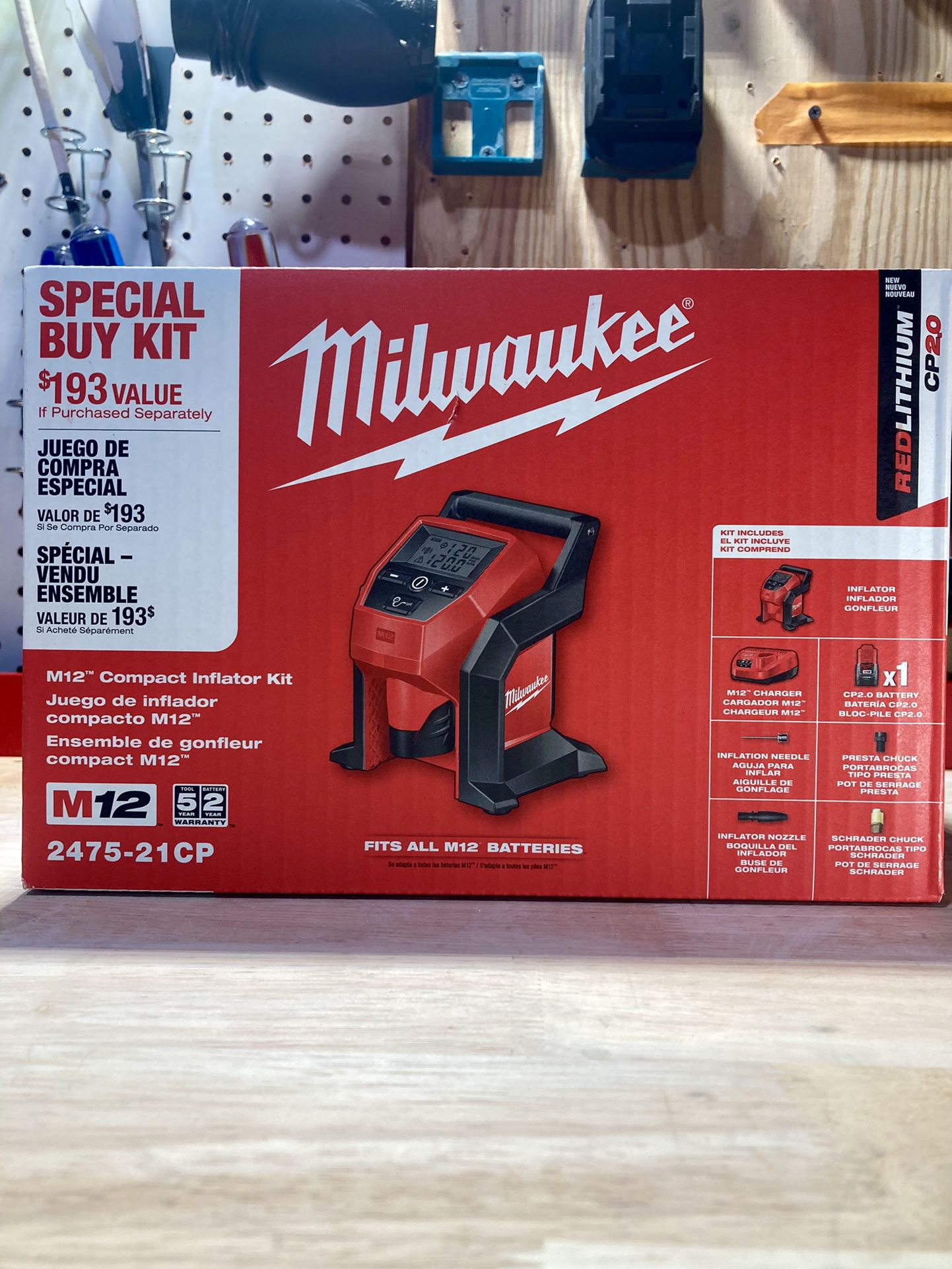 Milwaukee M12 Compact Inflator Kit