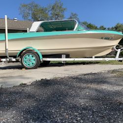 Vintage 17’ Boat With Removable Hard Top