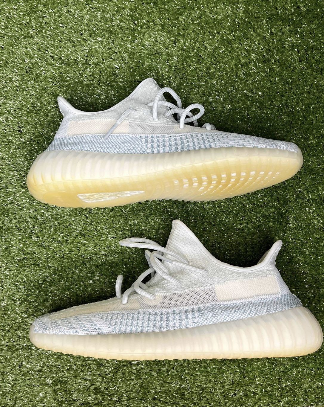 Sepatu Yeezy Boost 350 V2 Clowht Adidas Sneaker Yeezy Boost 350 V2