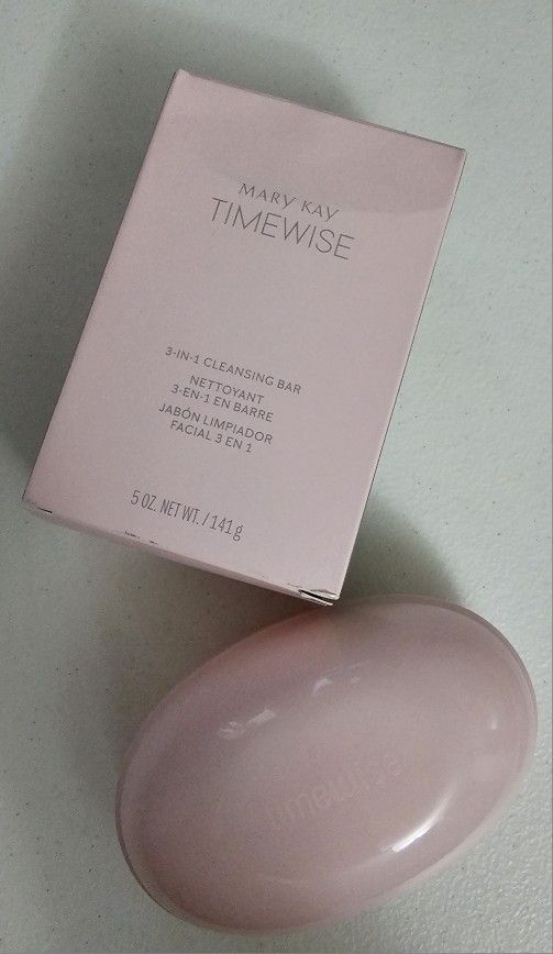 Mary kay
Timewise
3-in-1 cleansing bar.
5 OZ. NET WT./ 141g.
Normal, combination and oily skin
Suitable for sensitive skin. Oil-and fragrance-free.
No