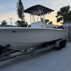 Bote hydrasport con 23 pies