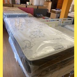 Twin size mattress/ Colchon