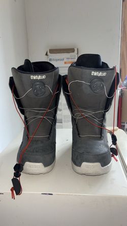 Thirty two snowboard boots