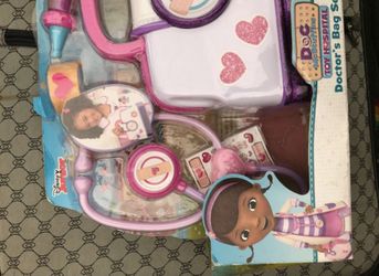 Doc MC Stuffins toy hospital doctors bag set