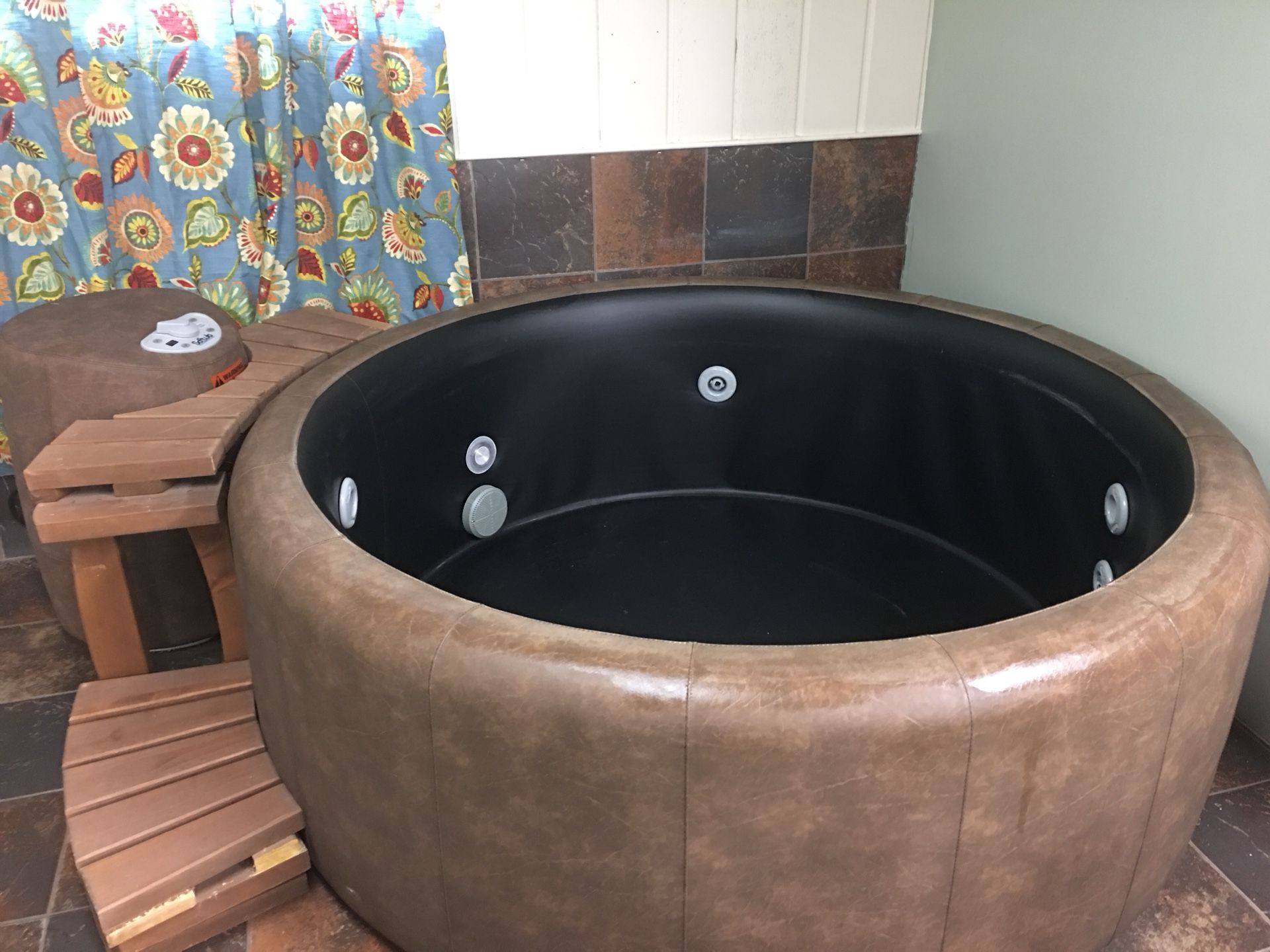 Soft Tub Softub Hot Tub 220 Legend 4 person Spa