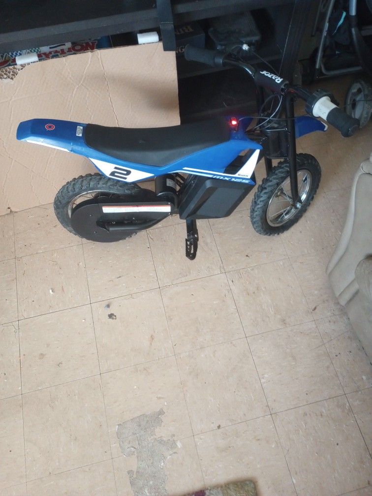 Razor Kids Mx 125 Dirt Bike for Sale in Bakersfield, CA OfferUp