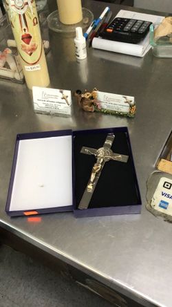 Cruz católica de acero