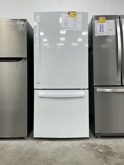 GE 21.0 cu. ft. Bottom Freezer Refrigerator in White