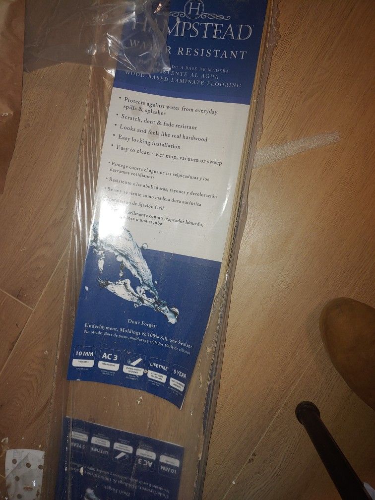 Wood Laminate Floor Around 186 Sq Feet