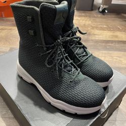 MINT - Jordan Future 1 Boots - SIZE 8