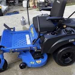 Dixon Zero Turn Model 44P777