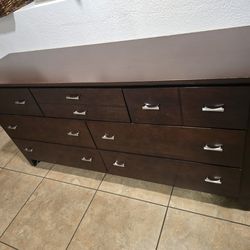Dresser/ Chest Of Drawers