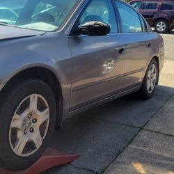 Nissan altima 2004 was wrecked running underneath damaged.The body's clean interiors clean.Has the engine still with a hundred twenty thousand miles n