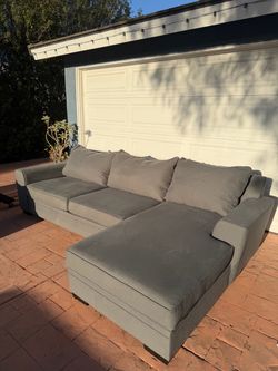 Living Spaces Sectional / Large Sectional Sofa / Gray 126 “