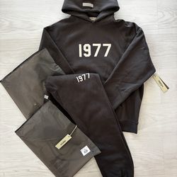 Black 1977 Essentials Set