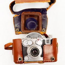 VINTAGE 1940’S UNIVERSAL 35MM CAMERA CX MERCURY TRICOR 35MM LENS F 2.7 LENS WITH PARTIAL CASE