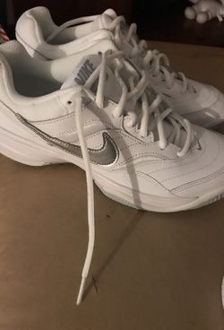 Brand new pair of Nike shoes size 9 offer me something