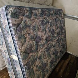 USED ENGLANDER QUEEN PILLOWTOP MATTRESS SET