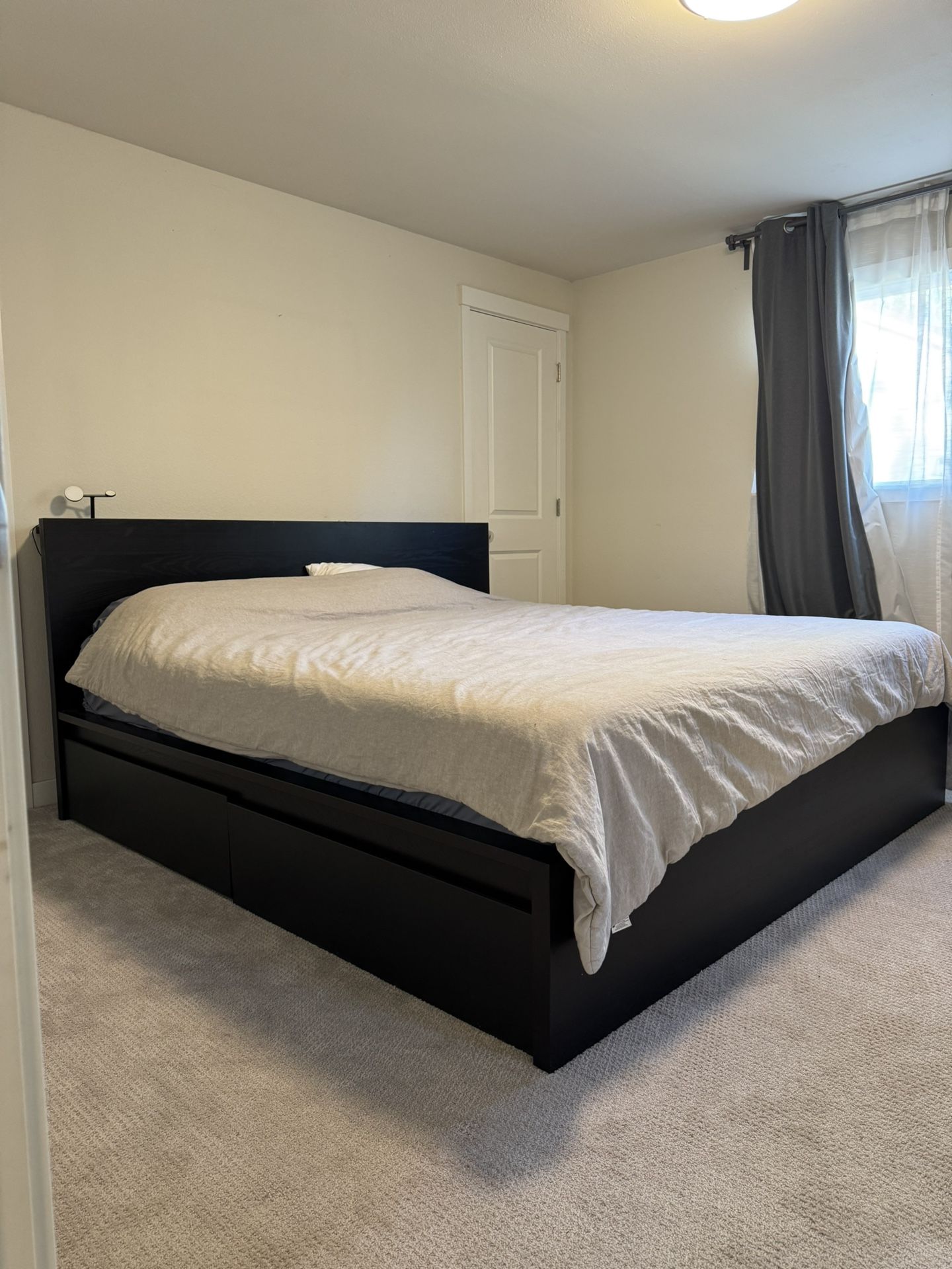King Size Bed w/ Drawers