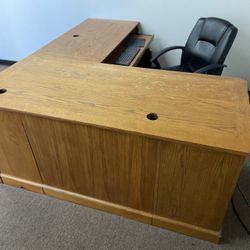 Sectional corner desk in real good condition With key do you like to draw for security included chair